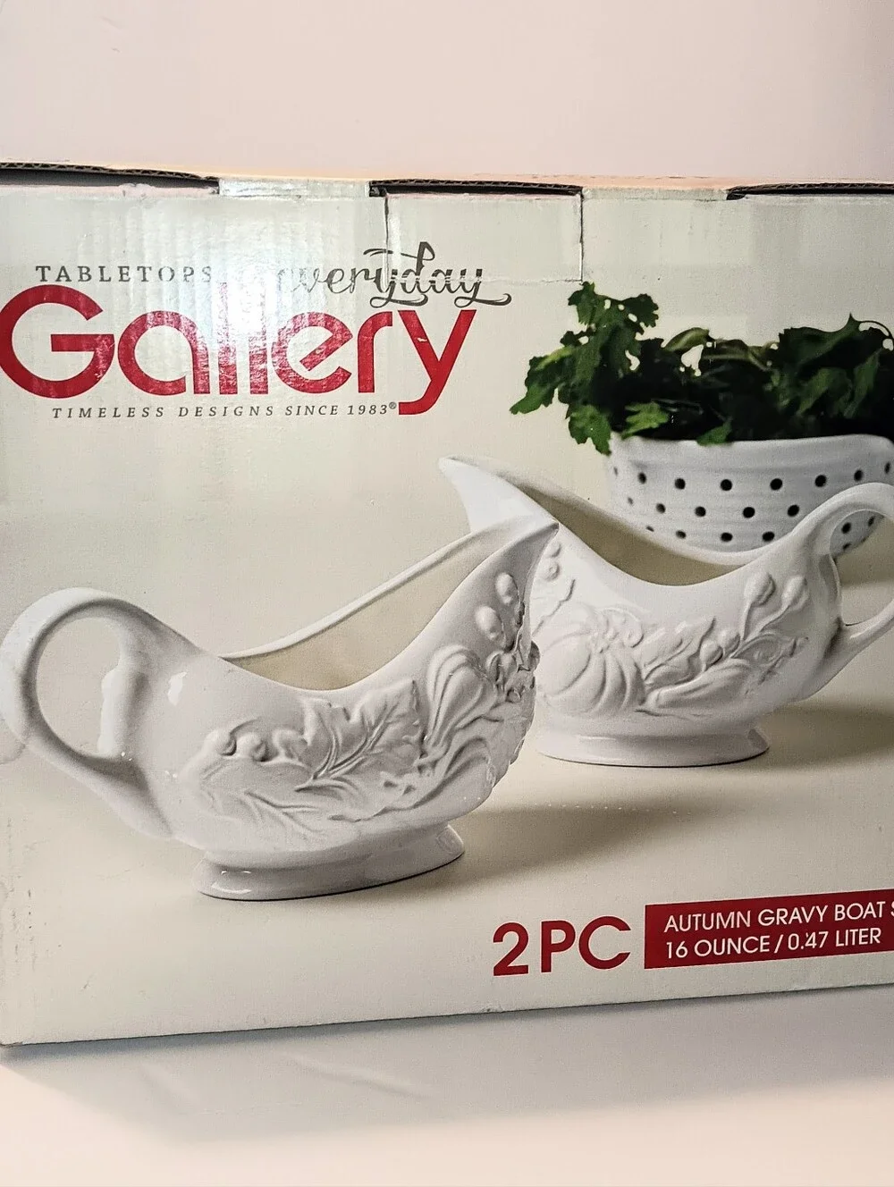 New In Box Gallery Vintage Lace Gravy Sauce Boat Linen Stoneware Set Of 2